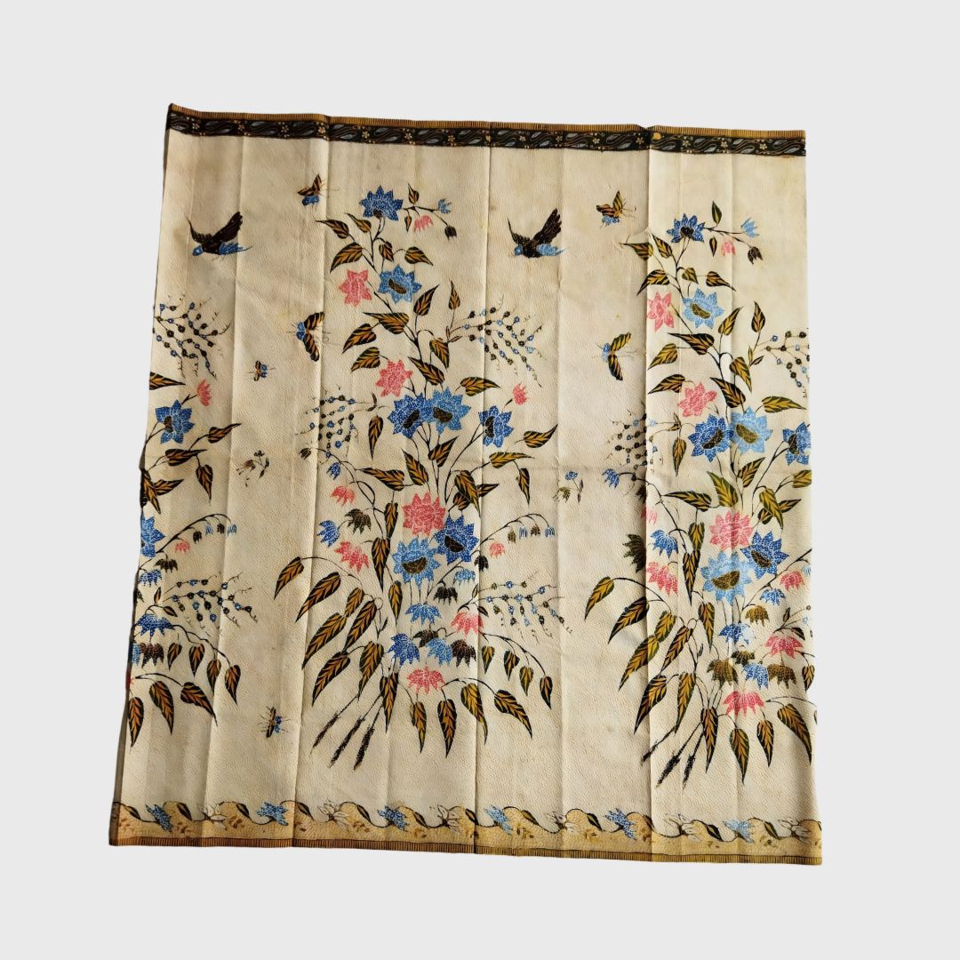 Vintage Dutch Saroong With Pakis Background