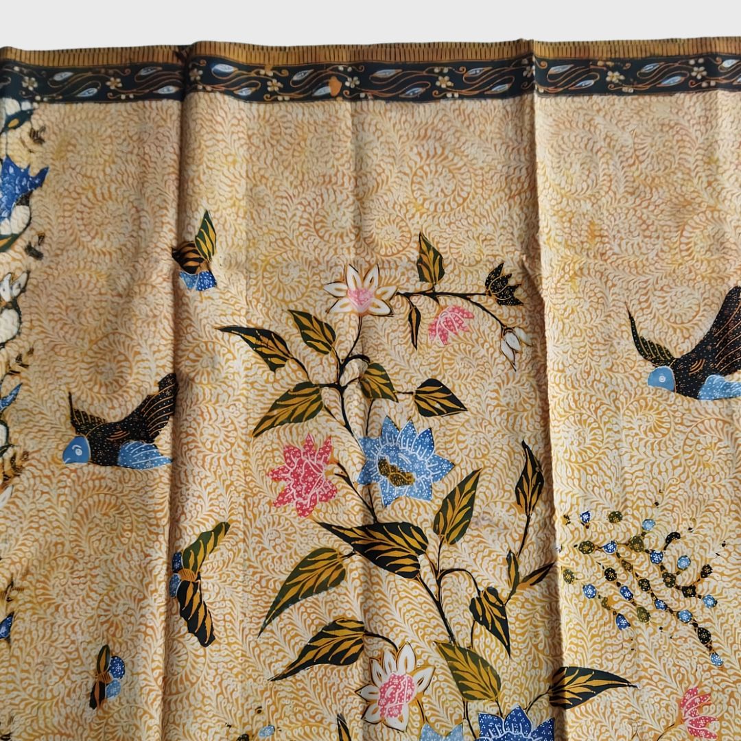 Vintage Dutch Saroong With Pakis Background