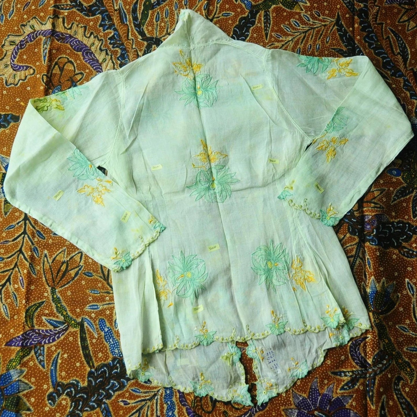 Vintage Green Floral Indonesian Kebaya with Floral Embroidery