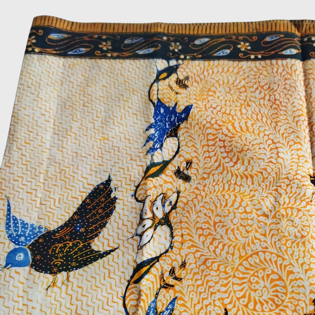 Vintage Dutch Saroong With Pakis Background