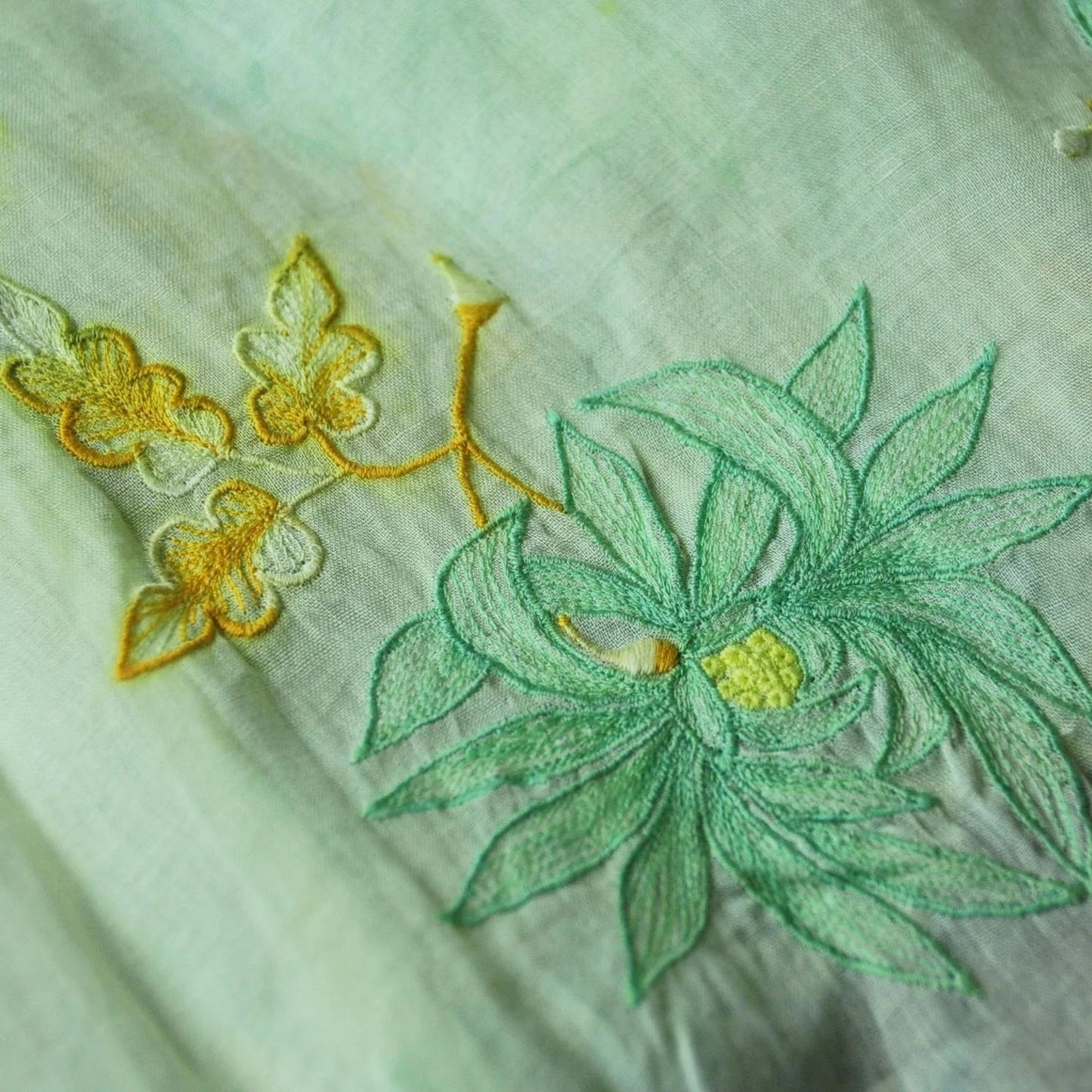 Vintage Green Floral Indonesian Kebaya with Floral Embroidery