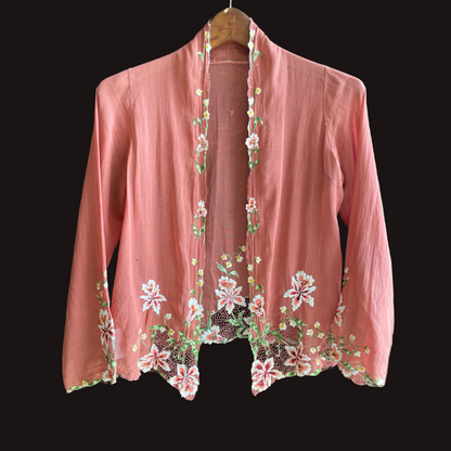 (S) Orange Old Encim Kebaya with Embroidery – Classic Charm with a Timeless Story Kebaya Encim Lawas Oranye Bordir – Pesona Klasik dengan Kisah Waktu