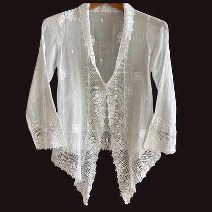 (XS) White Peranakan Encim Old Kebaya with Embroidery – Elegant Heritage Touch Kebaya Lawas Encim Peranakan Putih Bordir – Sentuhan Anggun Warisan Leluhur 2