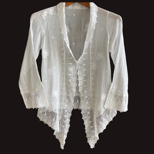 (XS) White Peranakan Encim Old Kebaya with Embroidery – Elegant Heritage Touch Kebaya Lawas Encim Peranakan Putih Bordir – Sentuhan Anggun Warisan Leluhur 2