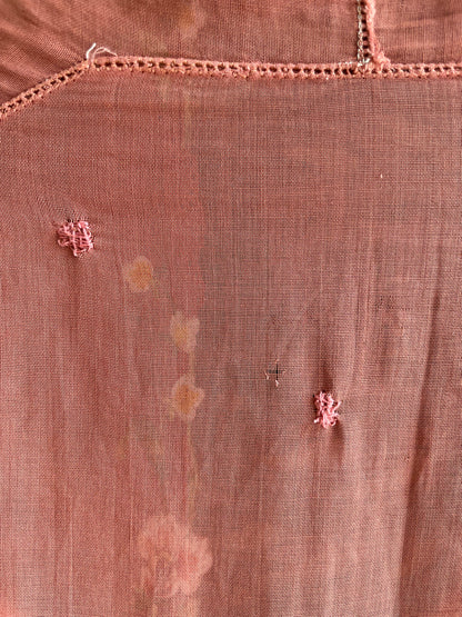 (S) Orange Old Encim Kebaya with Embroidery – Classic Charm with a Timeless Story Kebaya Encim Lawas Oranye Bordir – Pesona Klasik dengan Kisah Waktu