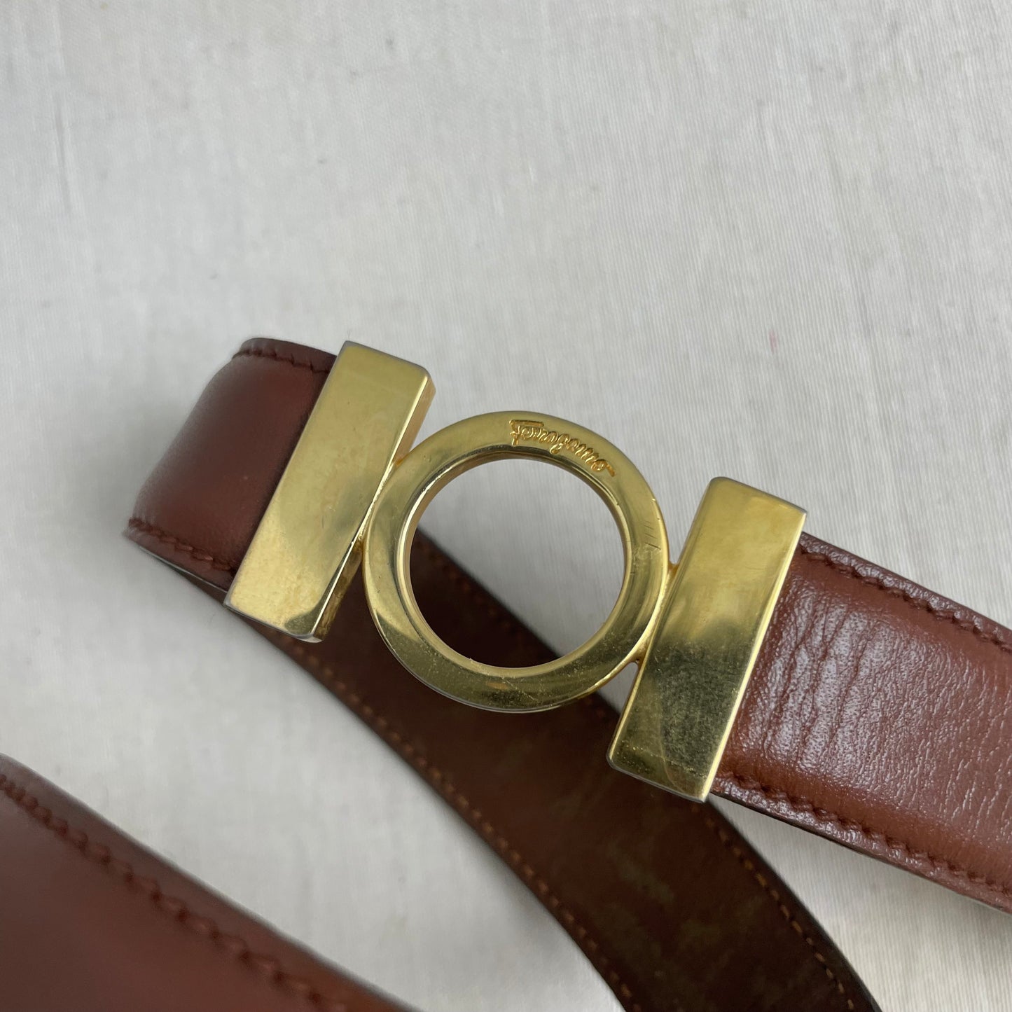 1990s Circle Gold Tone Brown Leather Belt