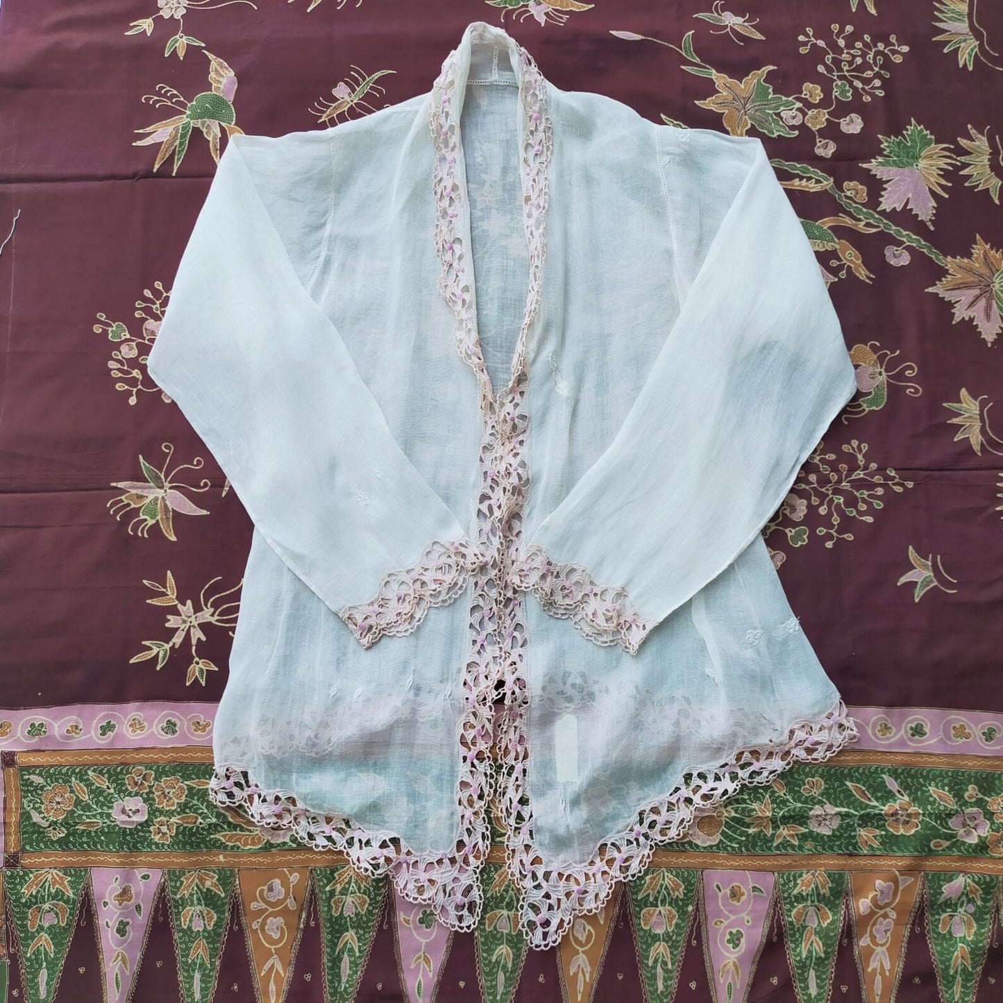 Vintage White Kebaya with Soft Pink Kerancang Trim