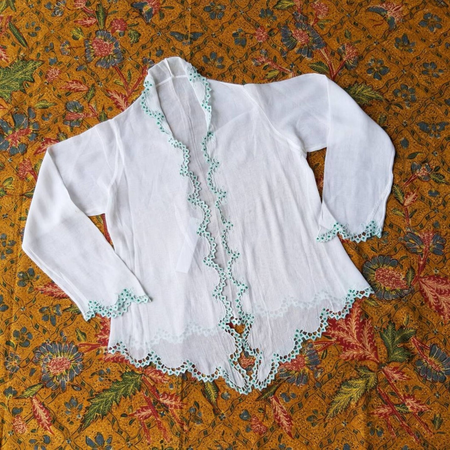 Vintage Indonesian Kebaya Encim in White and Simple Green Embroidery