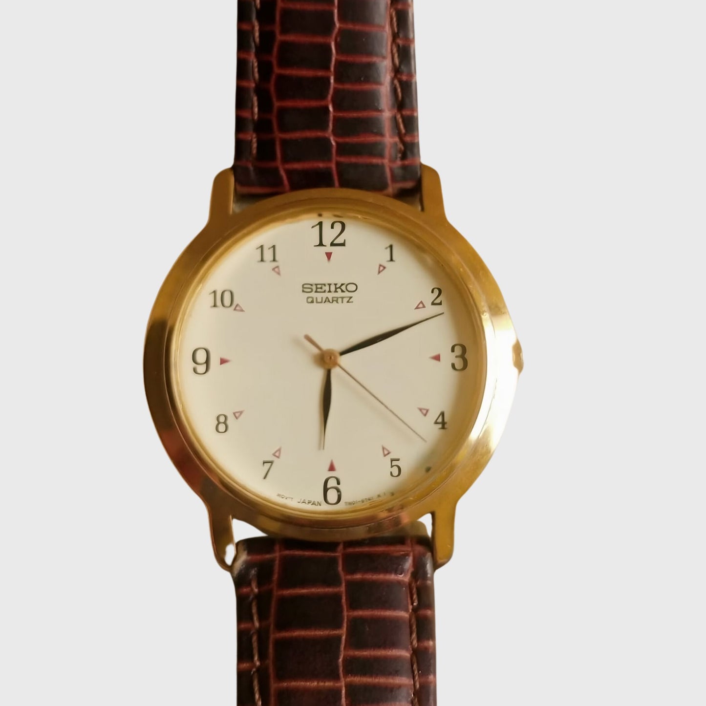 1990s 7NO1-6481 Gold Accent Brown Leather Watch