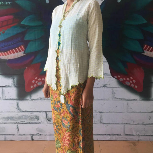 Vintage Indonesian White and Green Kebaya with Simple Circle Embroidery