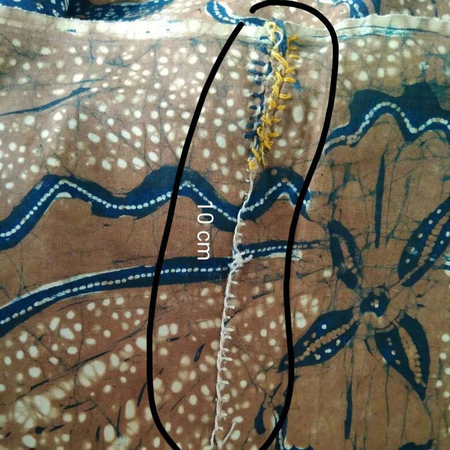 Unique Indonesian Hand Drawn Javanese Batik from Solo, Batik Pisan Bali Sogan Muda Kain