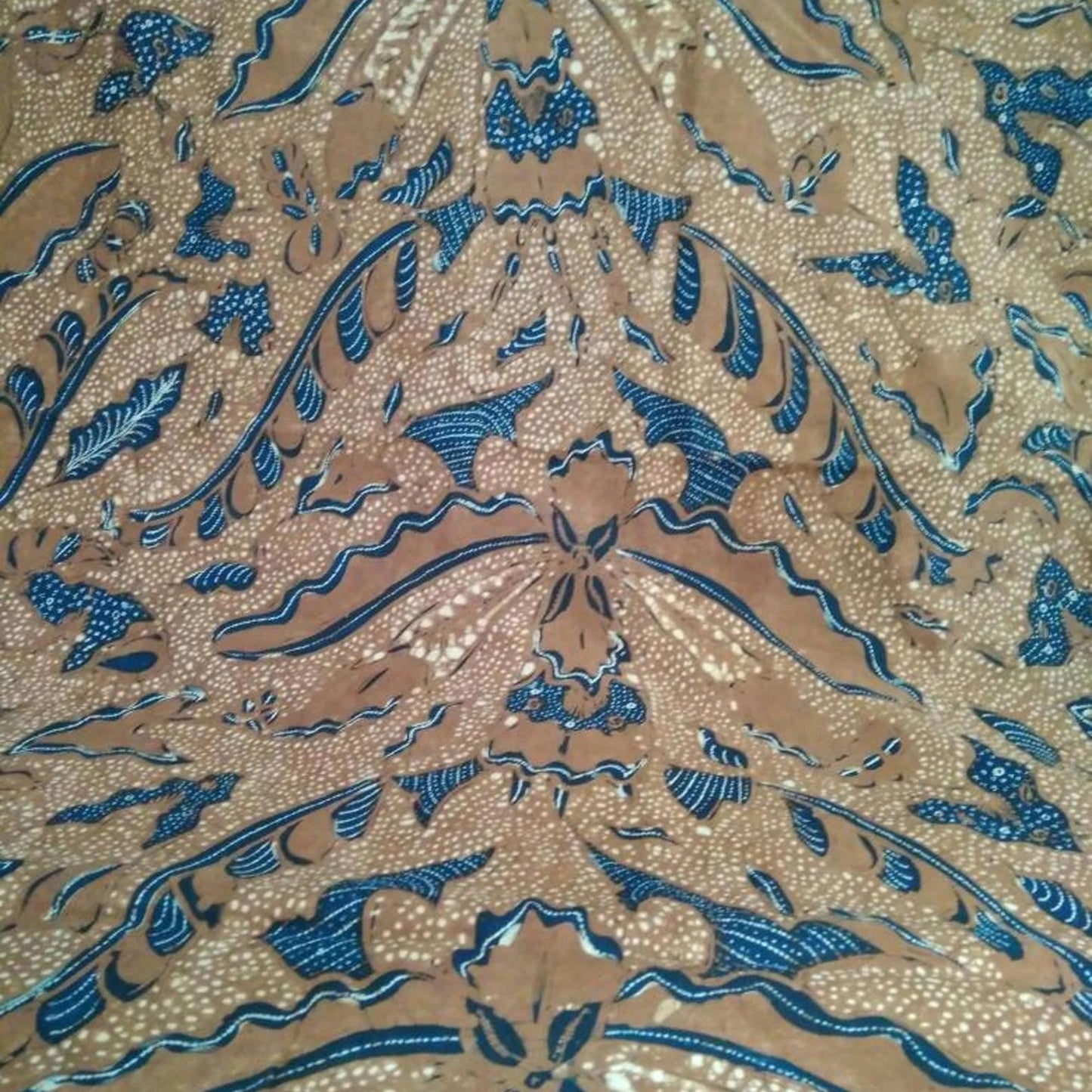 Unique Indonesian Hand Drawn Javanese Batik from Solo, Batik Pisan Bali Sogan Muda Kain