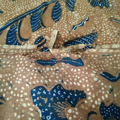 Unique Indonesian Hand Drawn Javanese Batik from Solo, Batik Pisan Bali Sogan Muda Kain