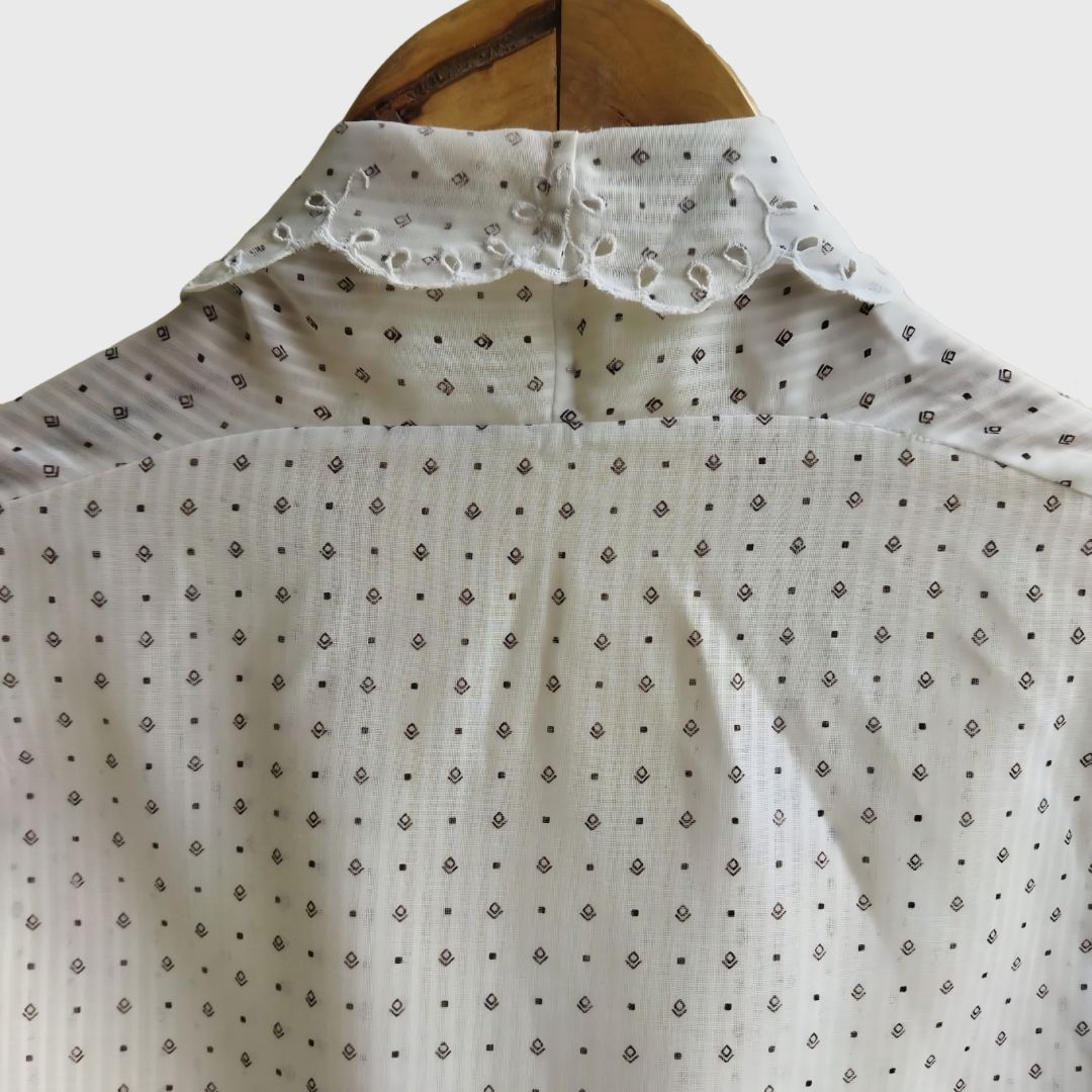 Vintage White Simple Dot