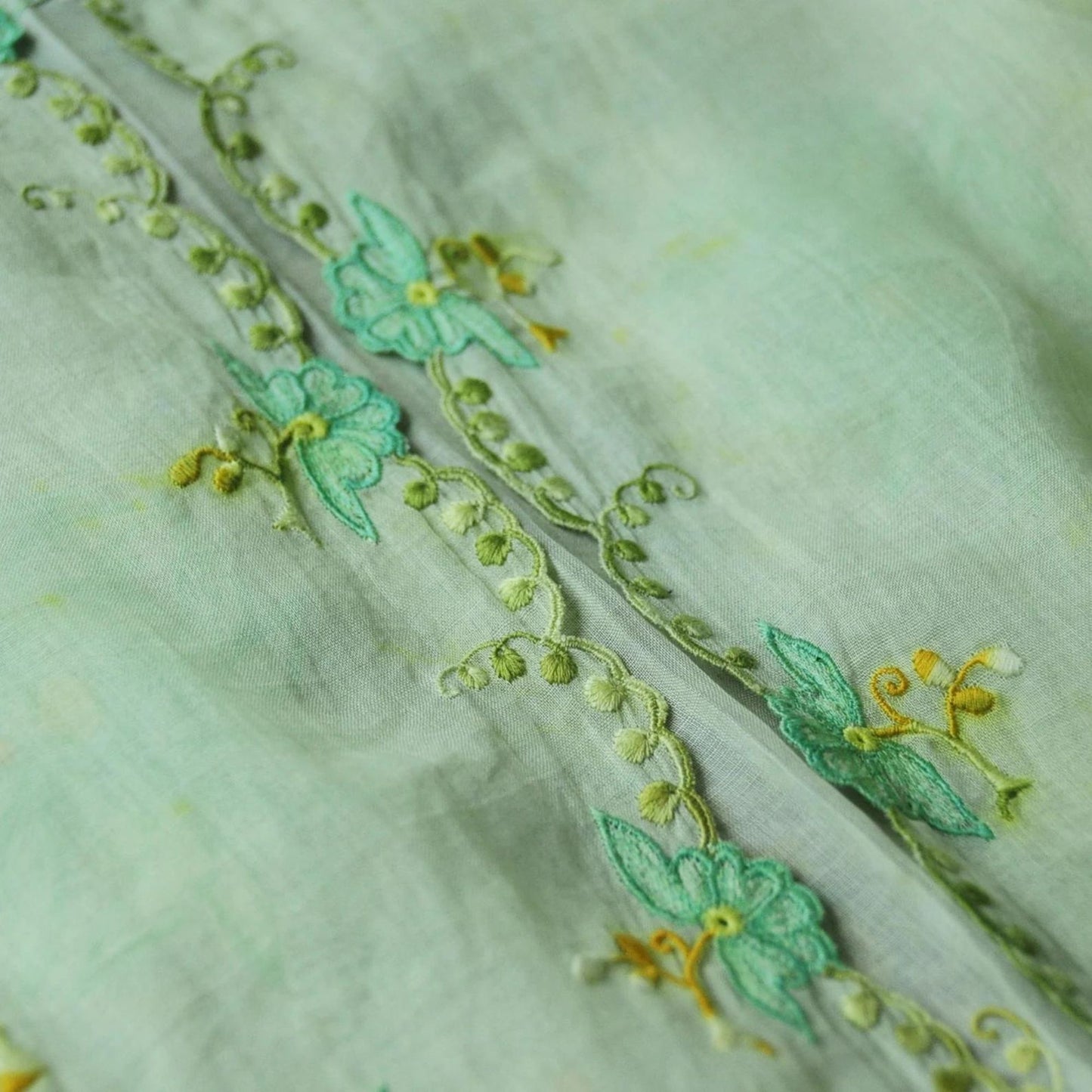 Vintage Green Floral Indonesian Kebaya with Floral Embroidery